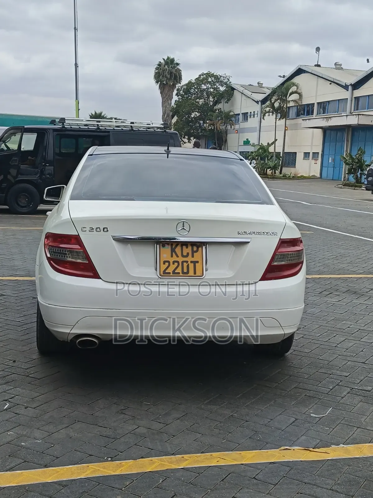 Mercedes-Benz C200 2010 Pearl