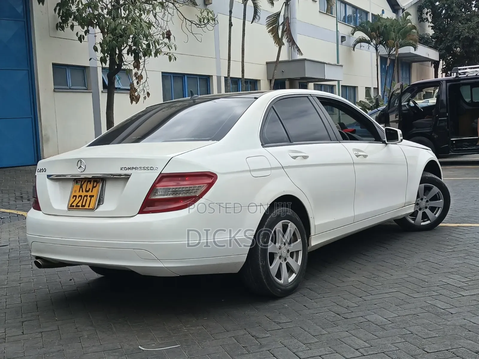 Mercedes-Benz C200 2010 Pearl