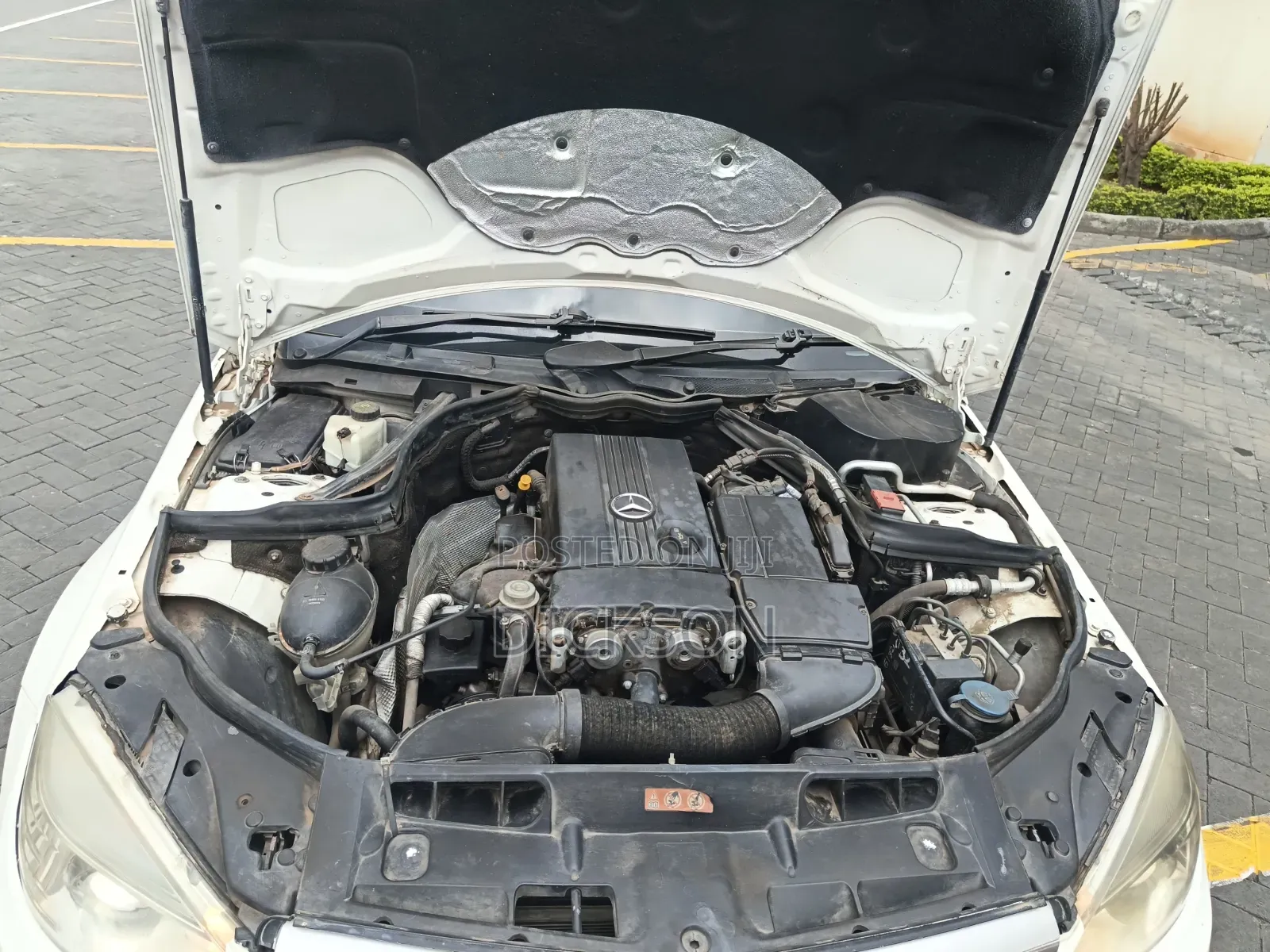 Mercedes-Benz C200 2010 Pearl