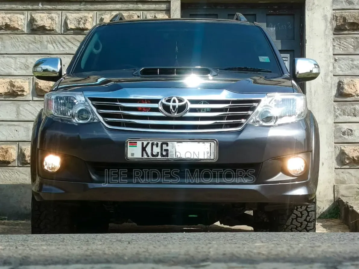 Toyota Fortuner 2015 Gray