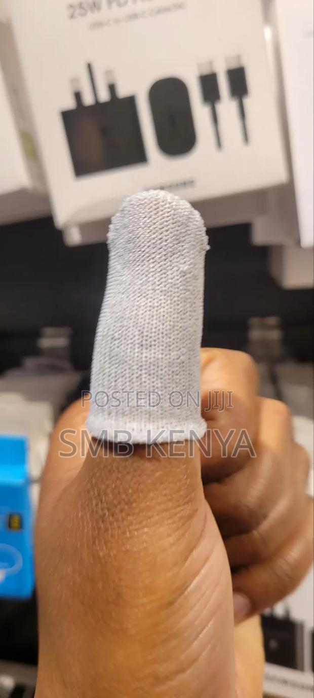 Anti-Sweat Gaming Finger Sleeves - thumbnail 2