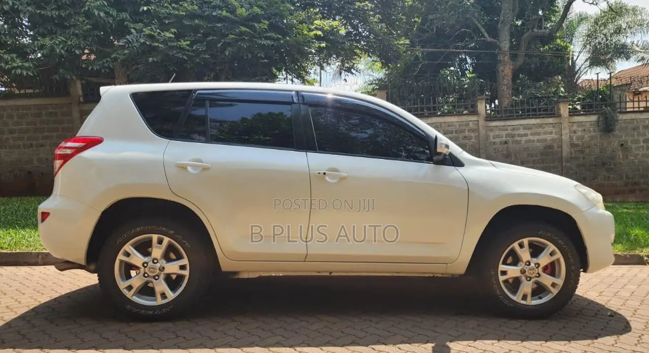 Toyota RAV4 2011 White