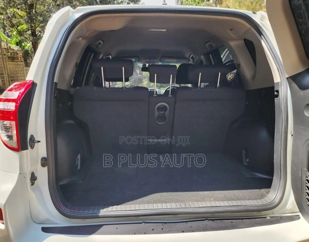 Toyota RAV4 2011 White