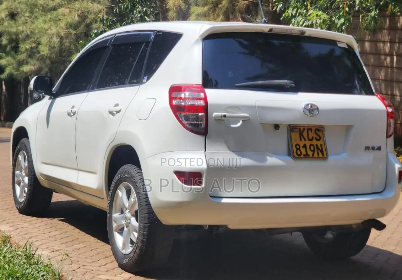 Toyota RAV4 2011 White
