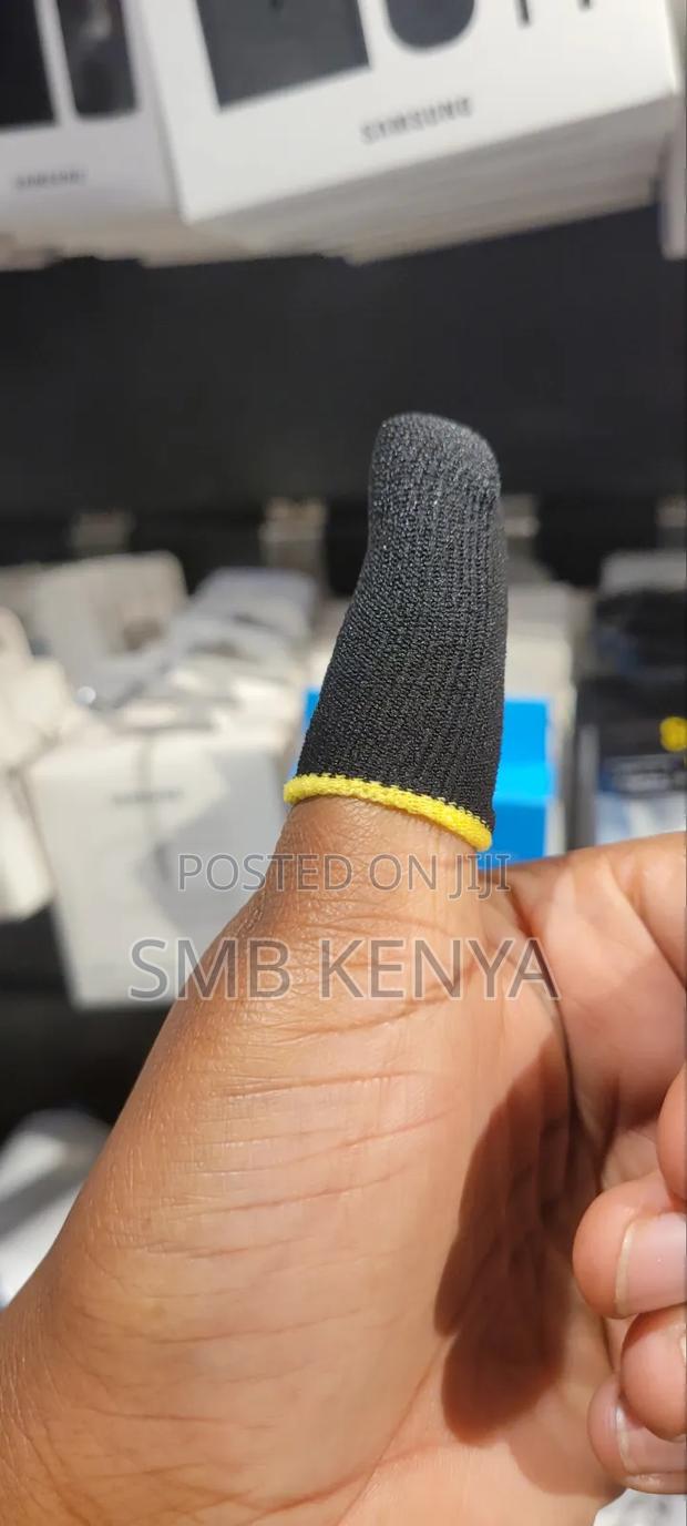 Ultra-Sensitive Gaming Finger Covers - thumbnail 3