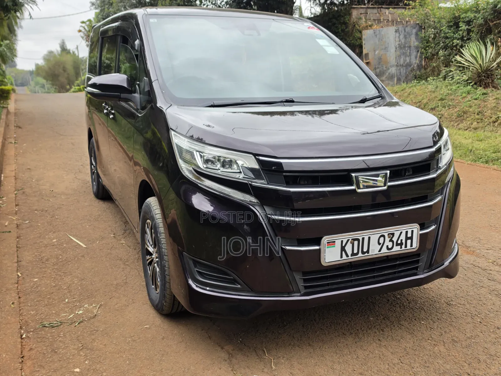 Toyota Noah 2018 Burgundy
