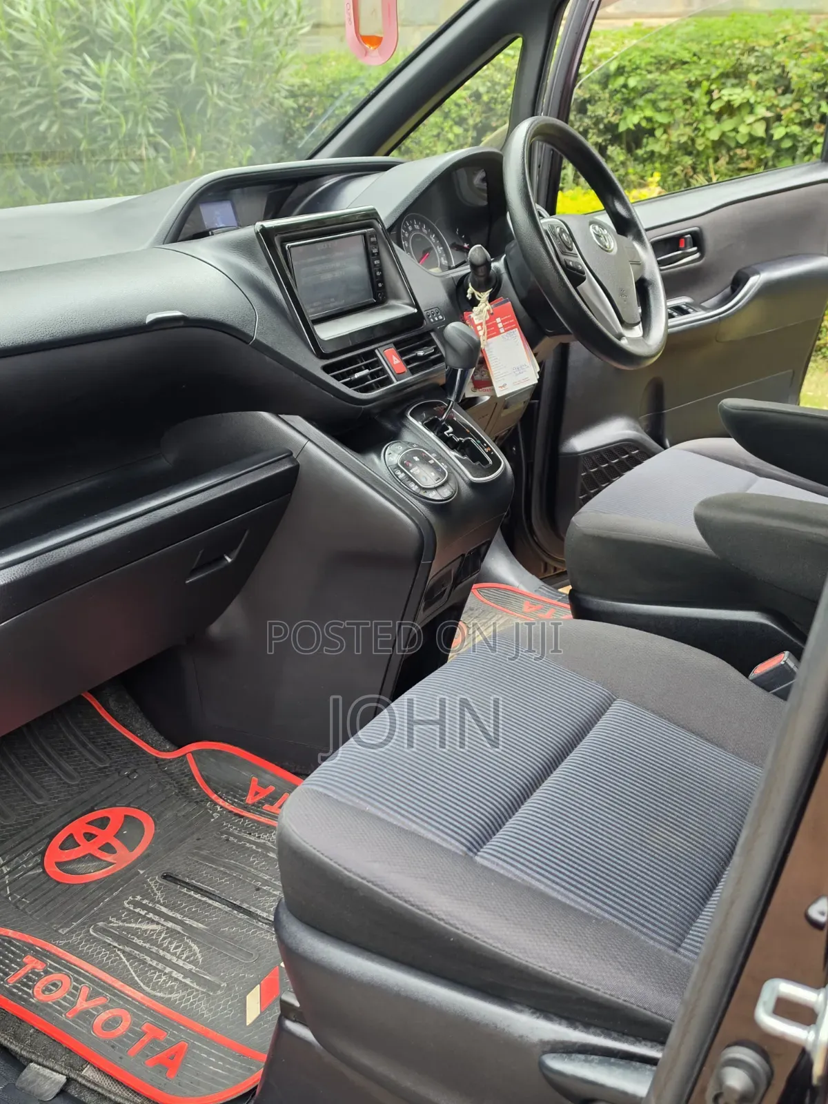 Toyota Noah 2018 Burgundy