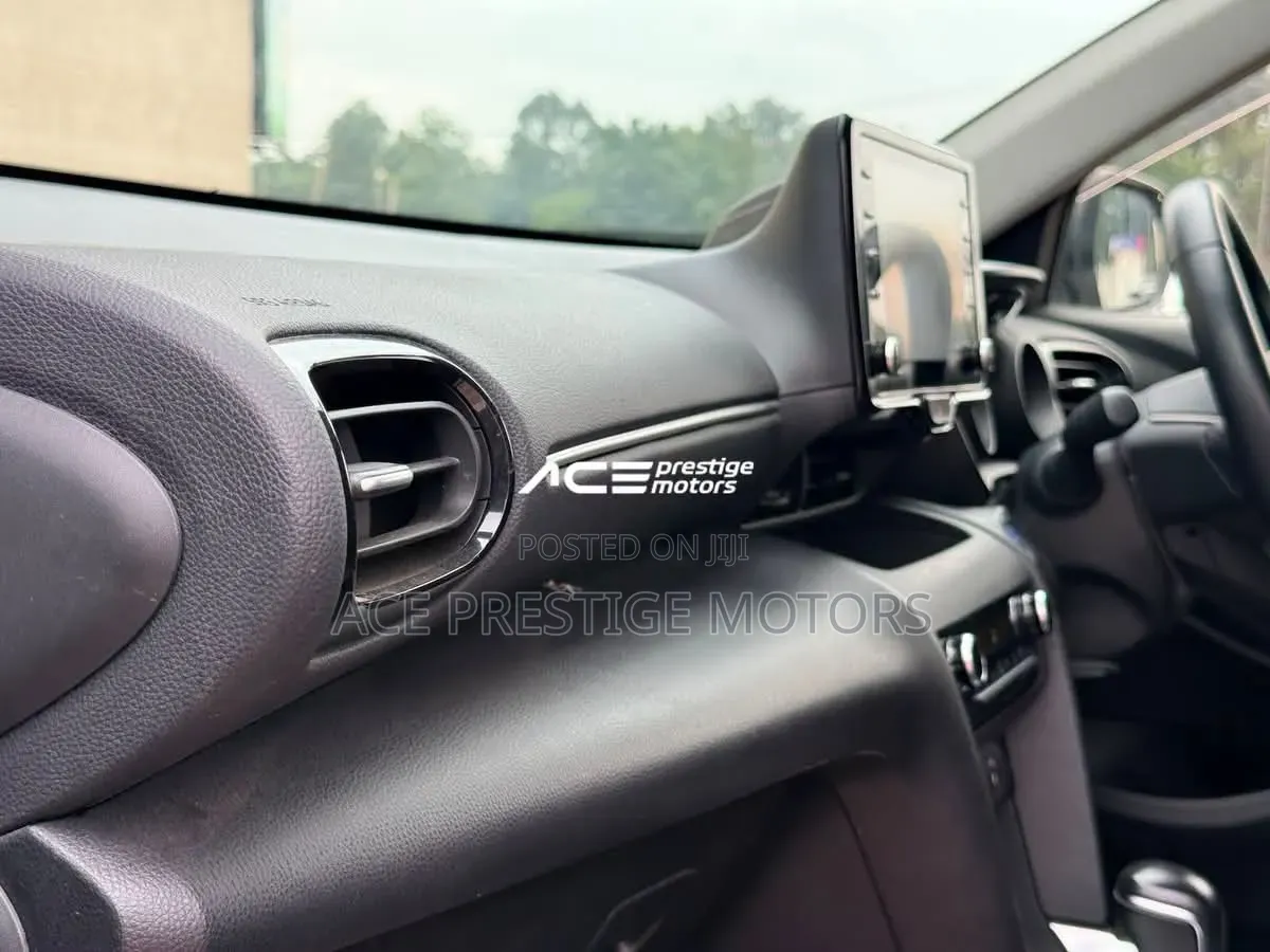 Toyota Yaris 2020 Silver