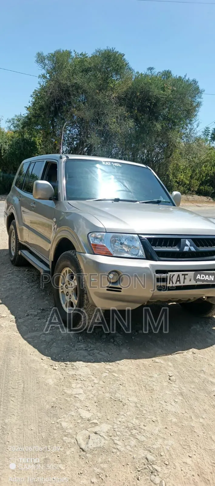 Mitsubishi Pajero 2004 Gold