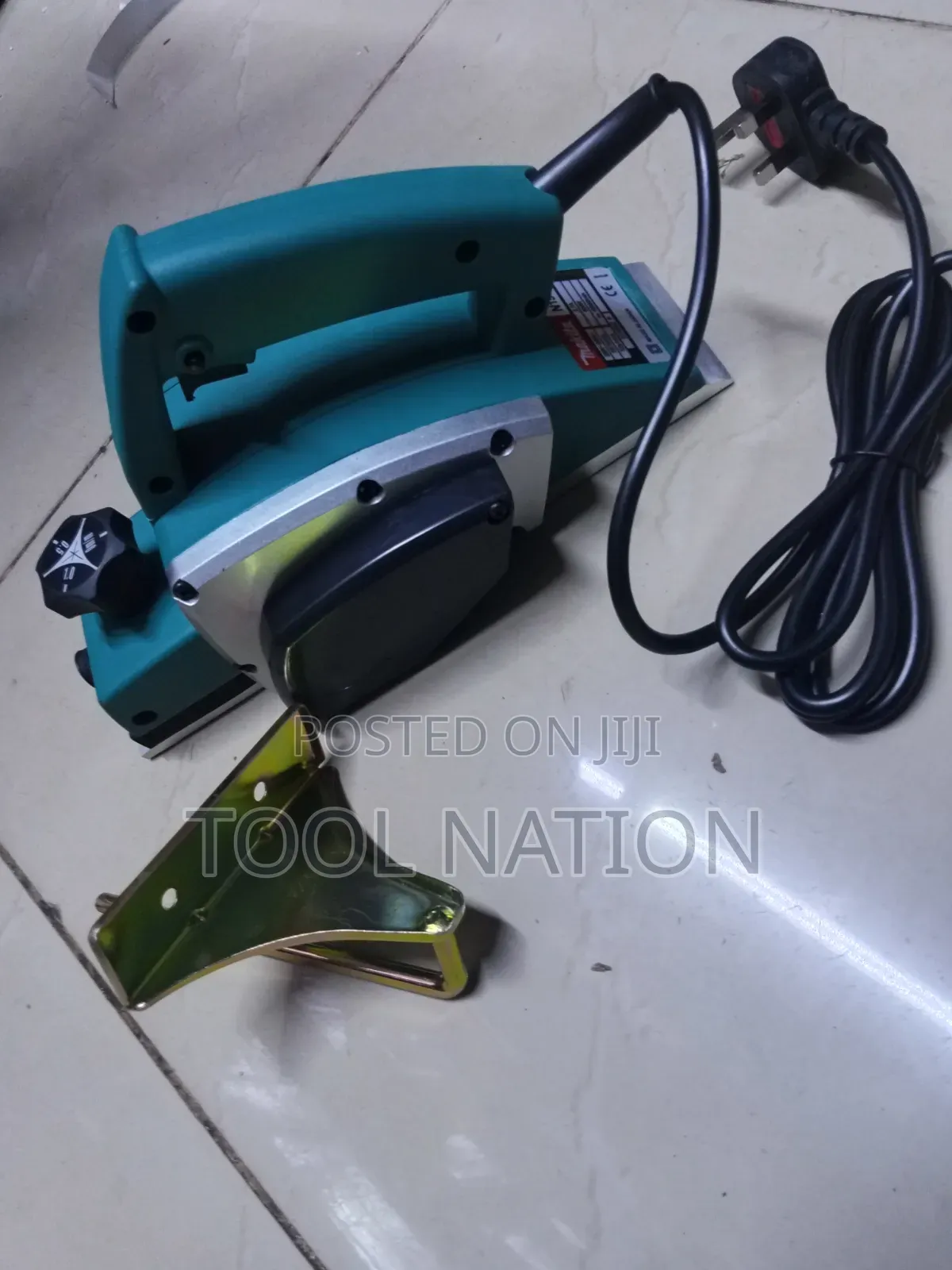 Makita Electric Planer 600wtts