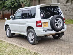 Mitsubishi Pajero 2004 White