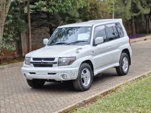 Mitsubishi Pajero 2004 White