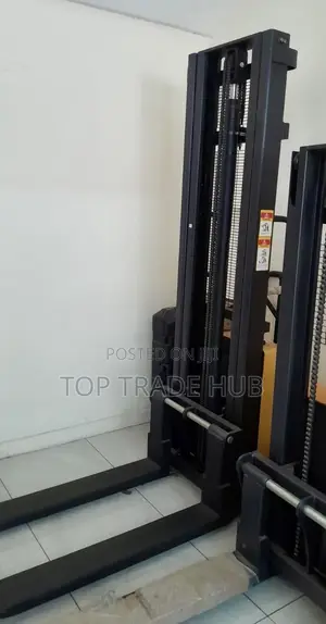 HSES-35 Hisaki Japan SEMI ELECTRIC STACKER 1.5 Tonnes 3.5 Metres Lift
