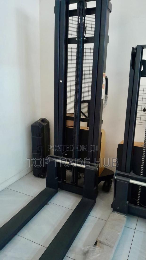 HSES-35 Hisaki Japan SEMI ELECTRIC STACKER 1.5 Tonnes 3.5 Metres Lift