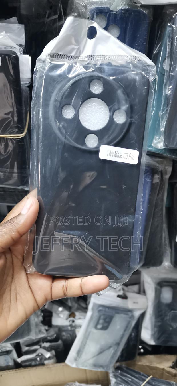 Huawei Mate 60 Pr0 Black Flexible Slim-Fit Silicone Back Case - main view