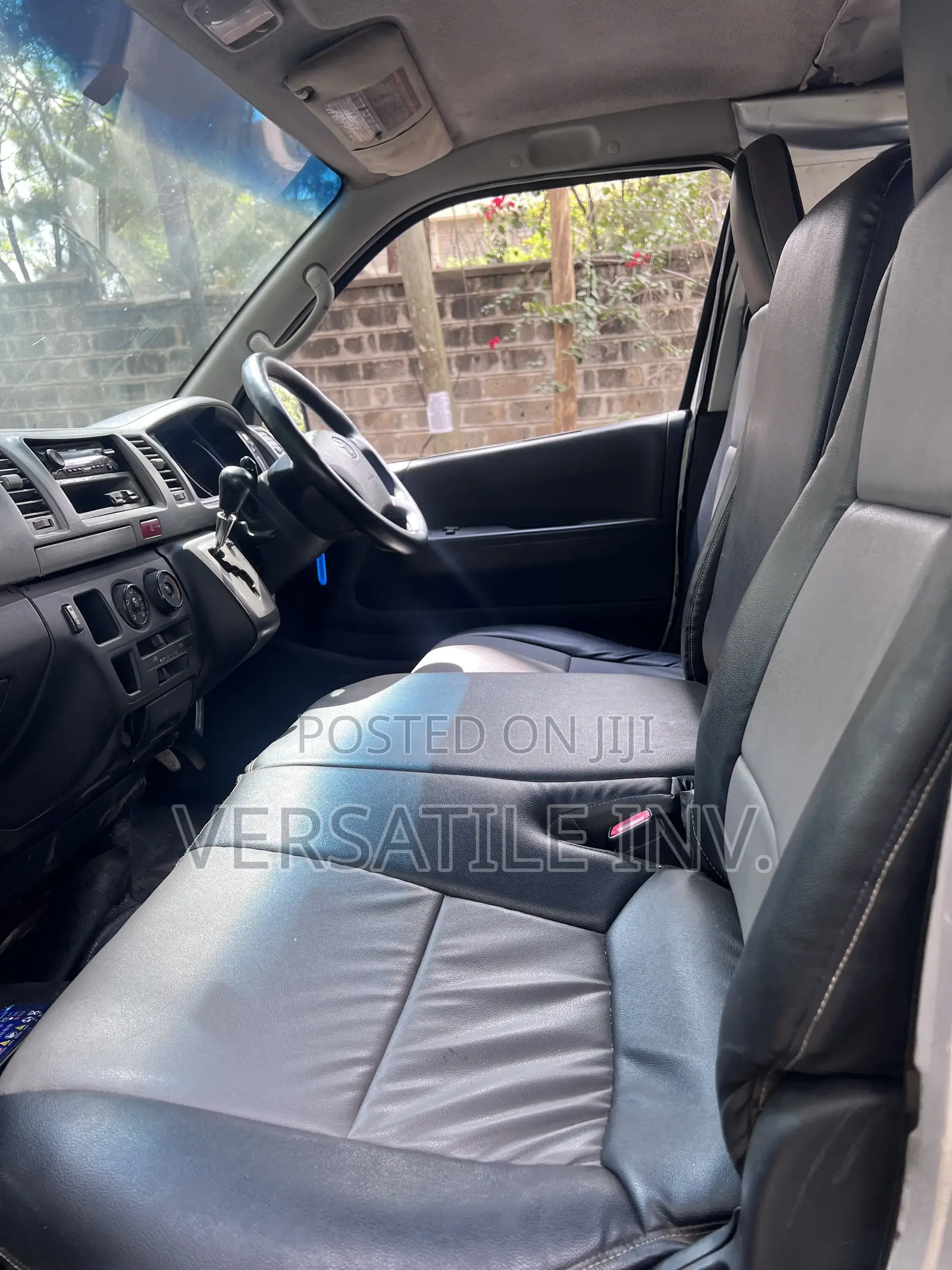 Toyota HiAce 2013 Silver