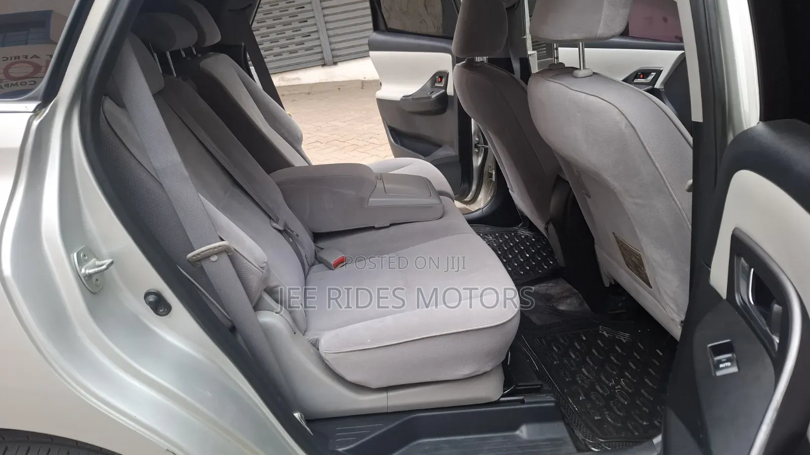 Toyota Mark X Zio 2009 Silver