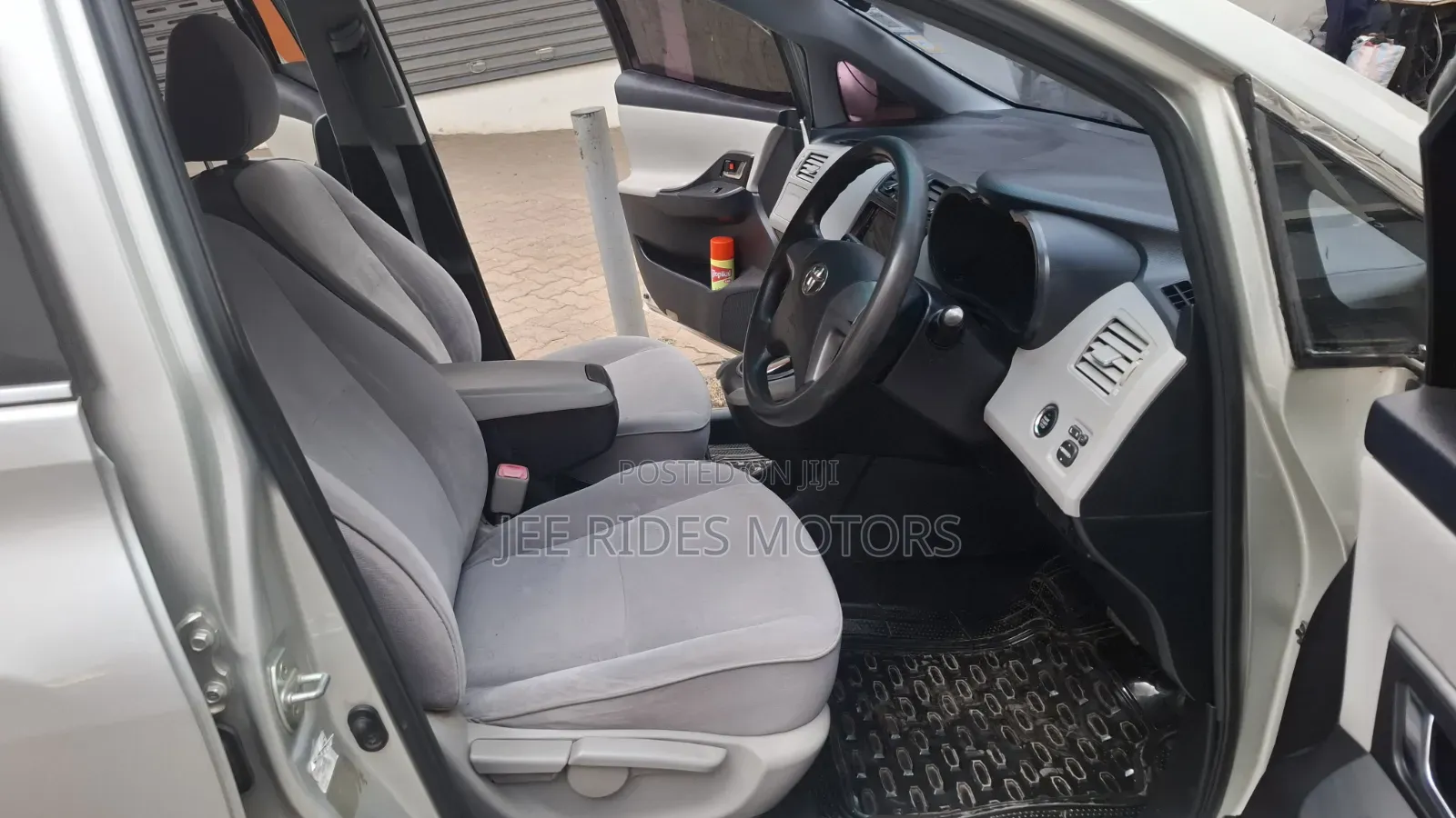 Toyota Mark X Zio 2009 Silver