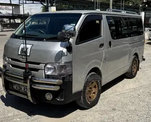 Toyota HiAce 2016 Silver