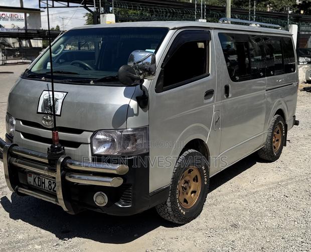 Toyota HiAce 2016 Silver - thumbnail 3