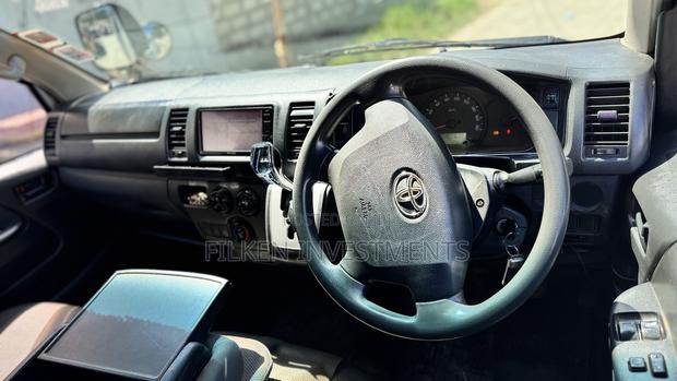 Toyota HiAce 2016 Silver - thumbnail 8