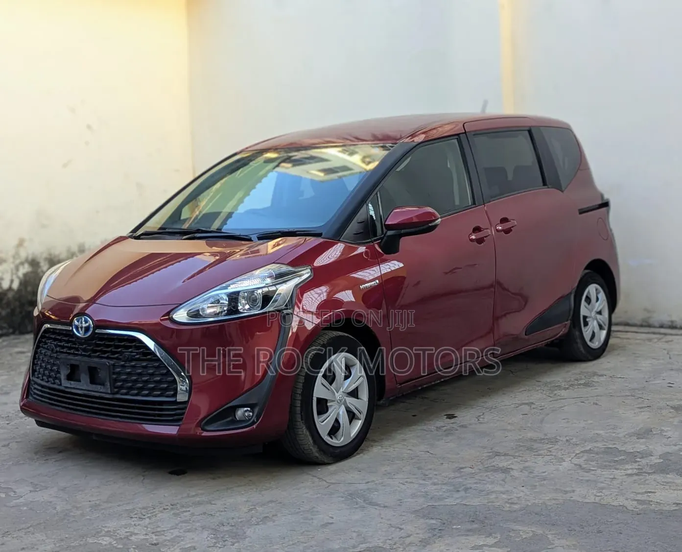 Toyota Sienta 2019 Red