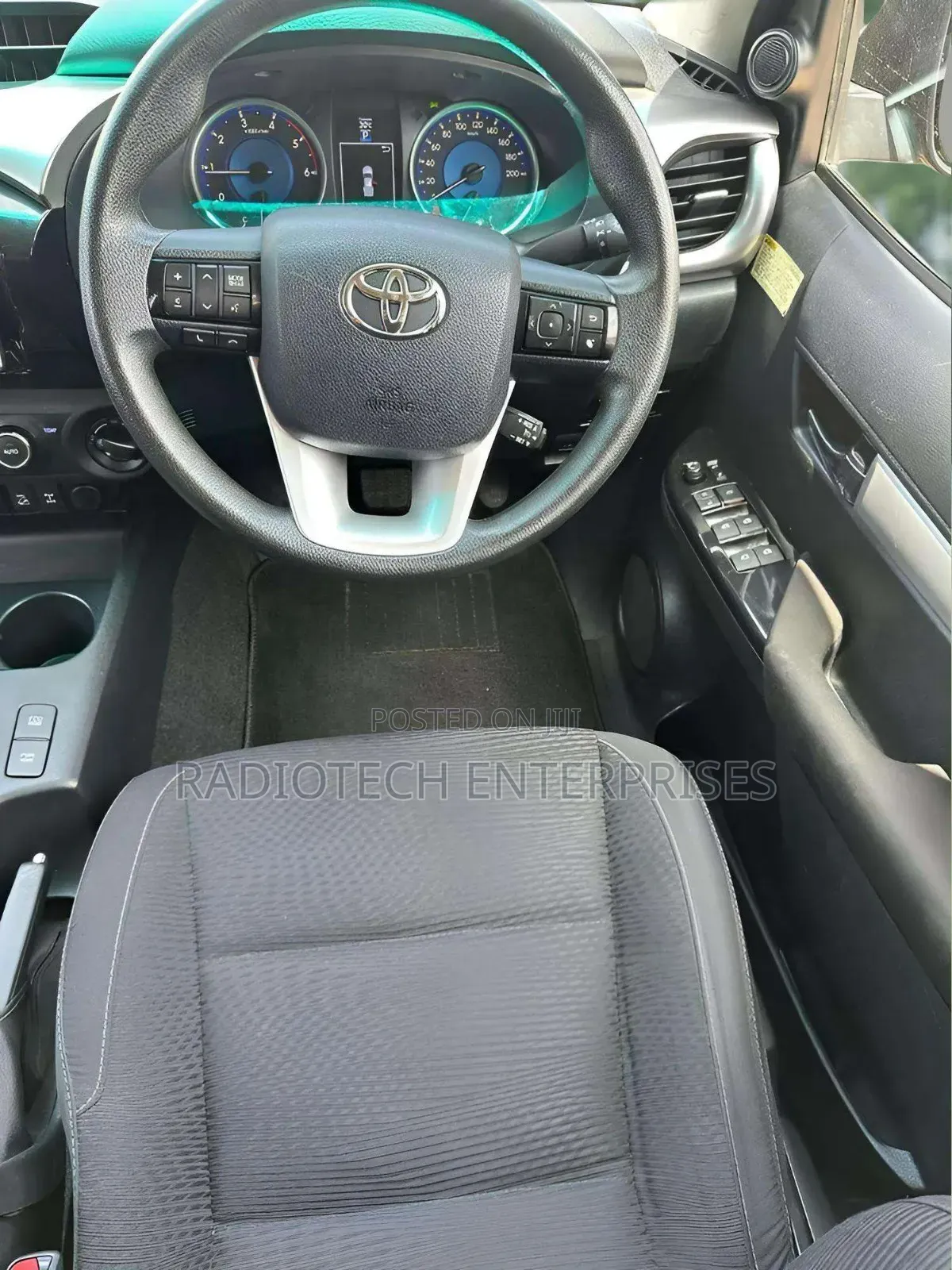 Toyota Hilux 2016 Black
