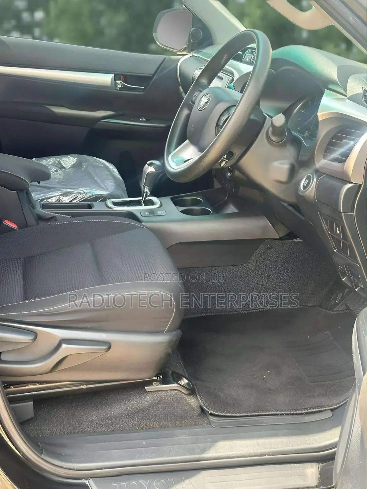 Toyota Hilux 2016 Black