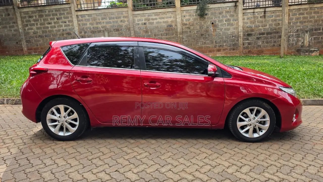 Toyota Auris 2014 Red