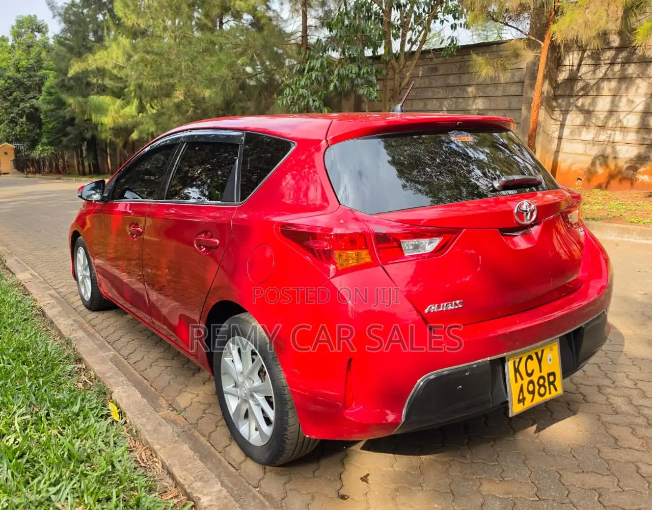 Toyota Auris 2014 Red