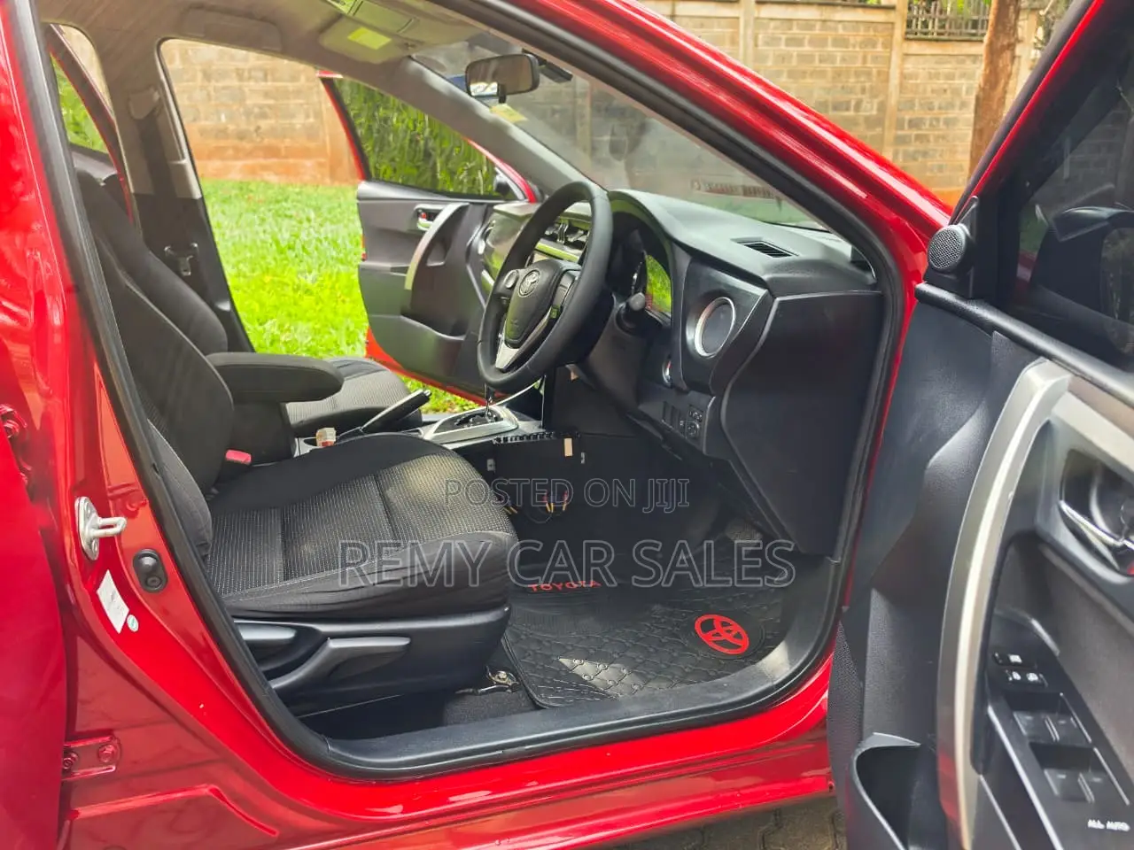 Toyota Auris 2014 Red