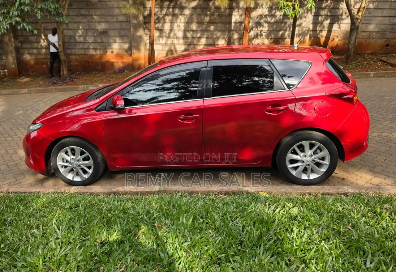 Toyota Auris 2014 Red