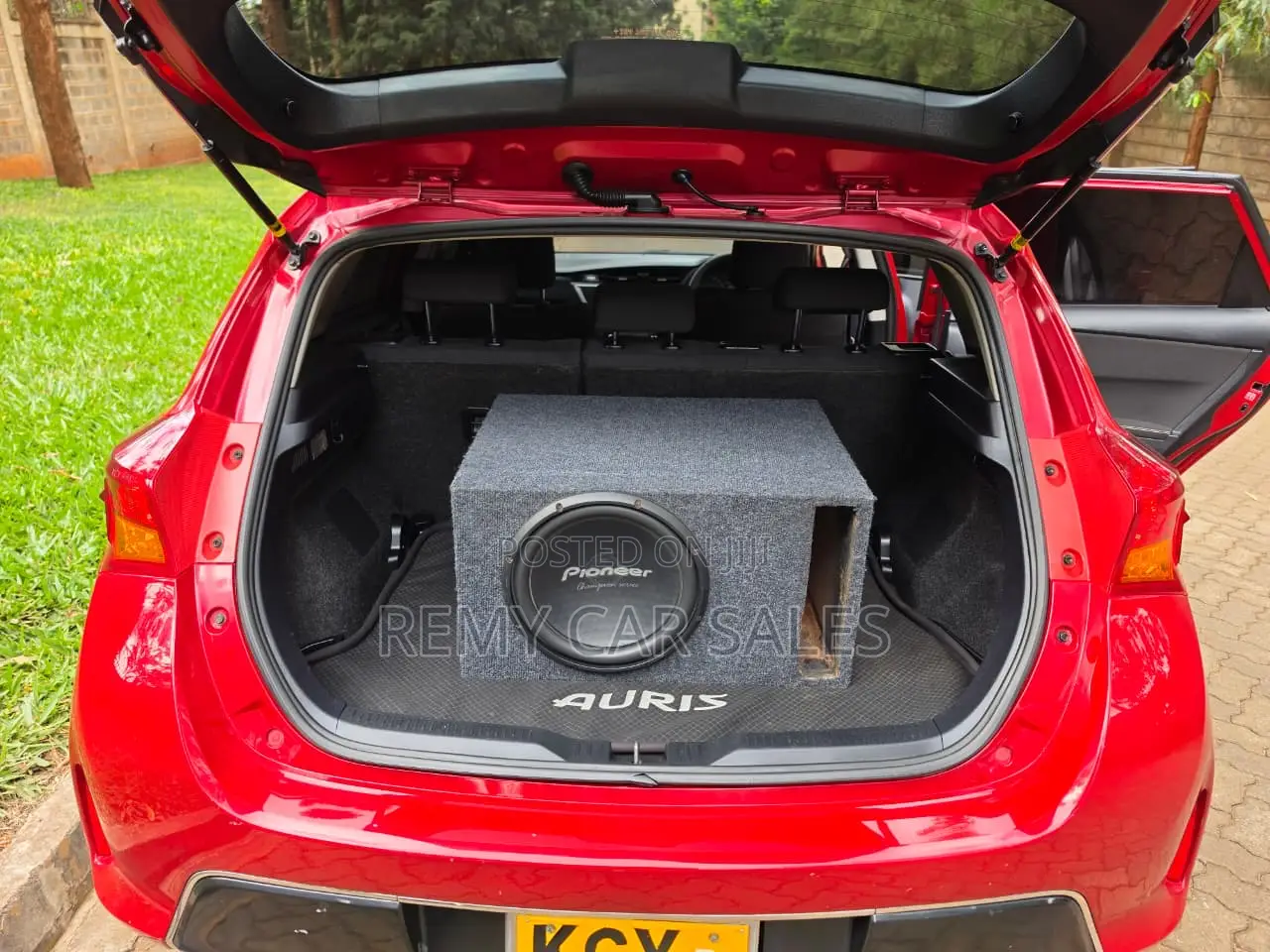 Toyota Auris 2014 Red