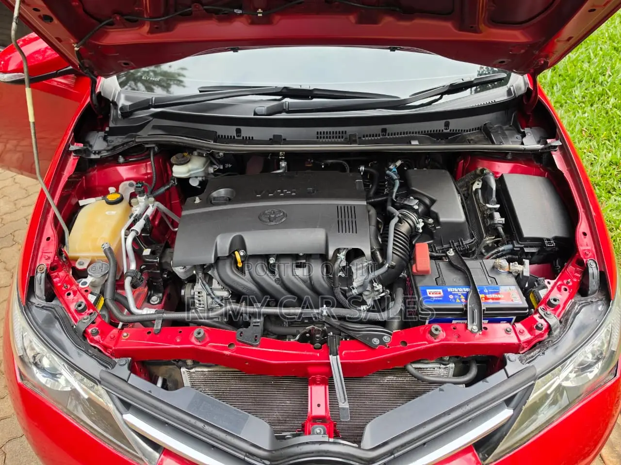 Toyota Auris 2014 Red