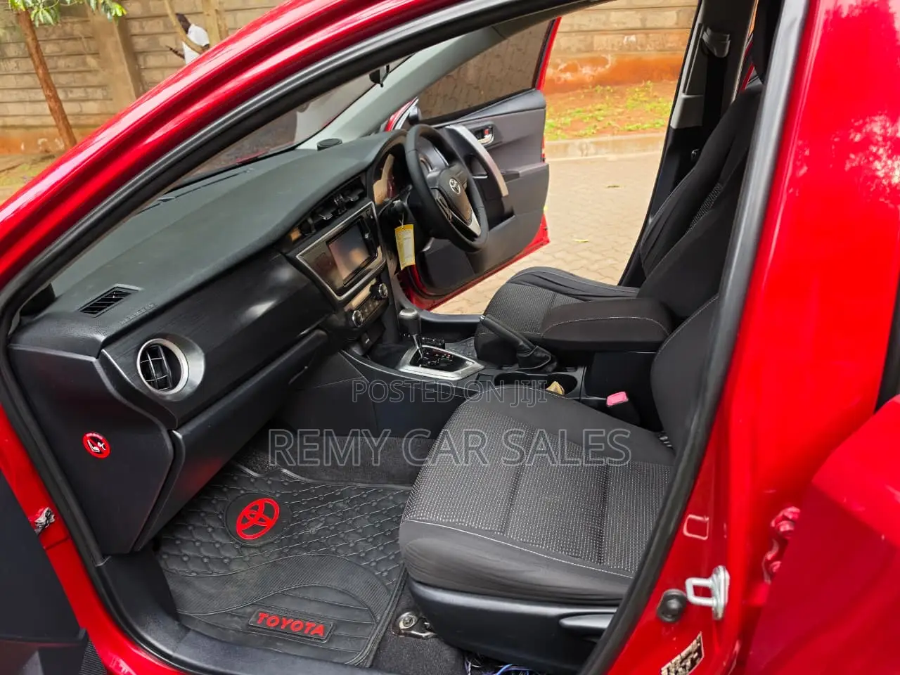 Toyota Auris 2014 Red