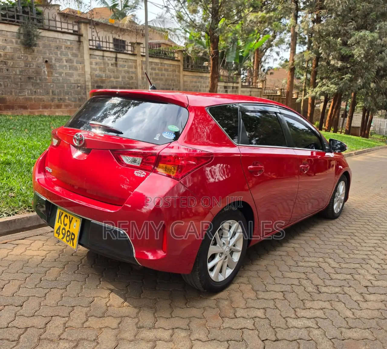 Toyota Auris 2014 Red
