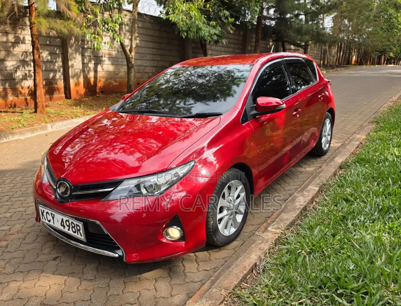 Toyota Auris 2014 Red