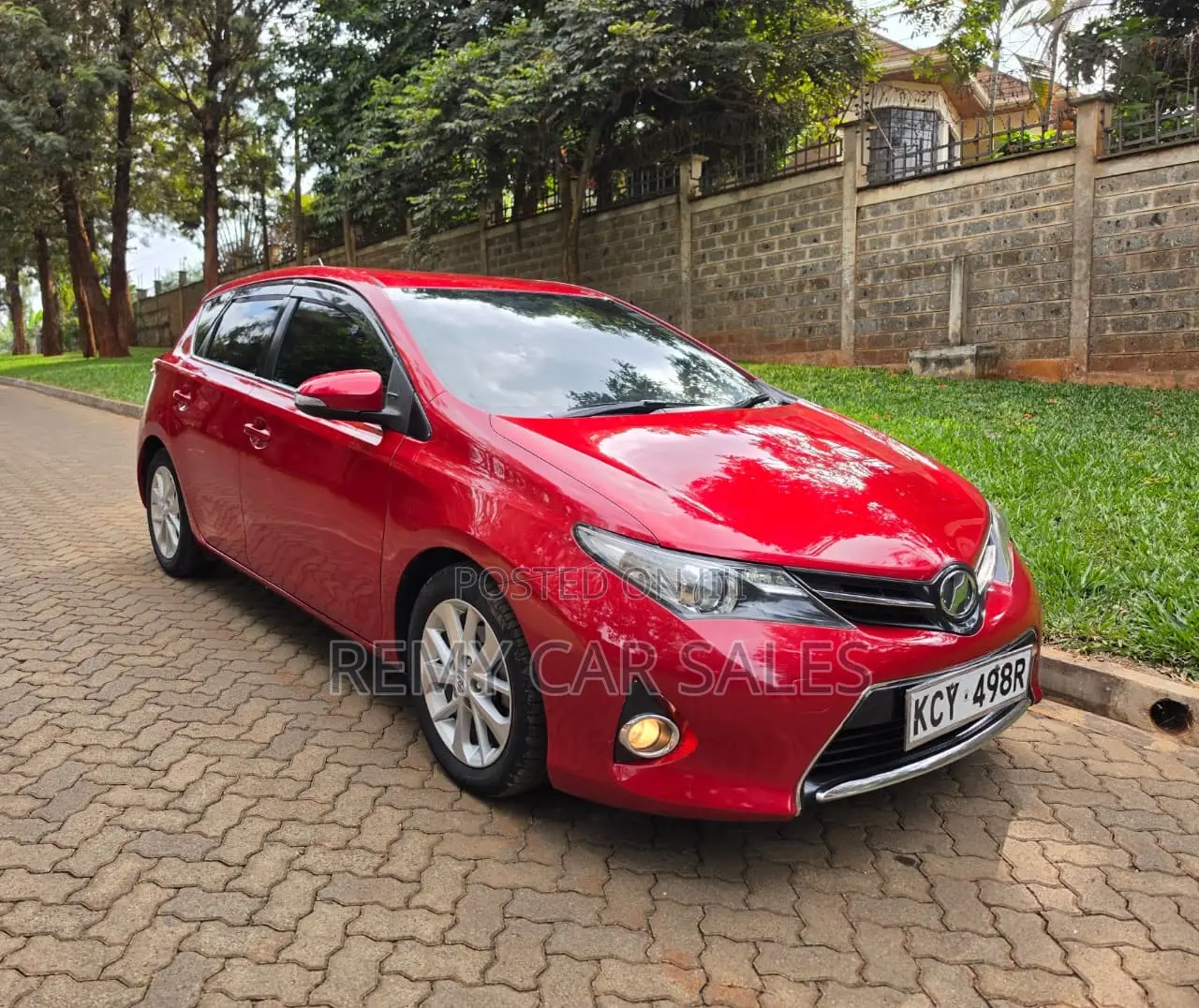Toyota Auris 2014 Red