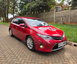 Toyota Auris 2014 Red