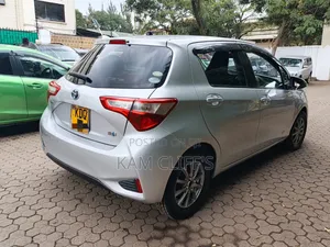 Toyota Vitz 2017 Silver