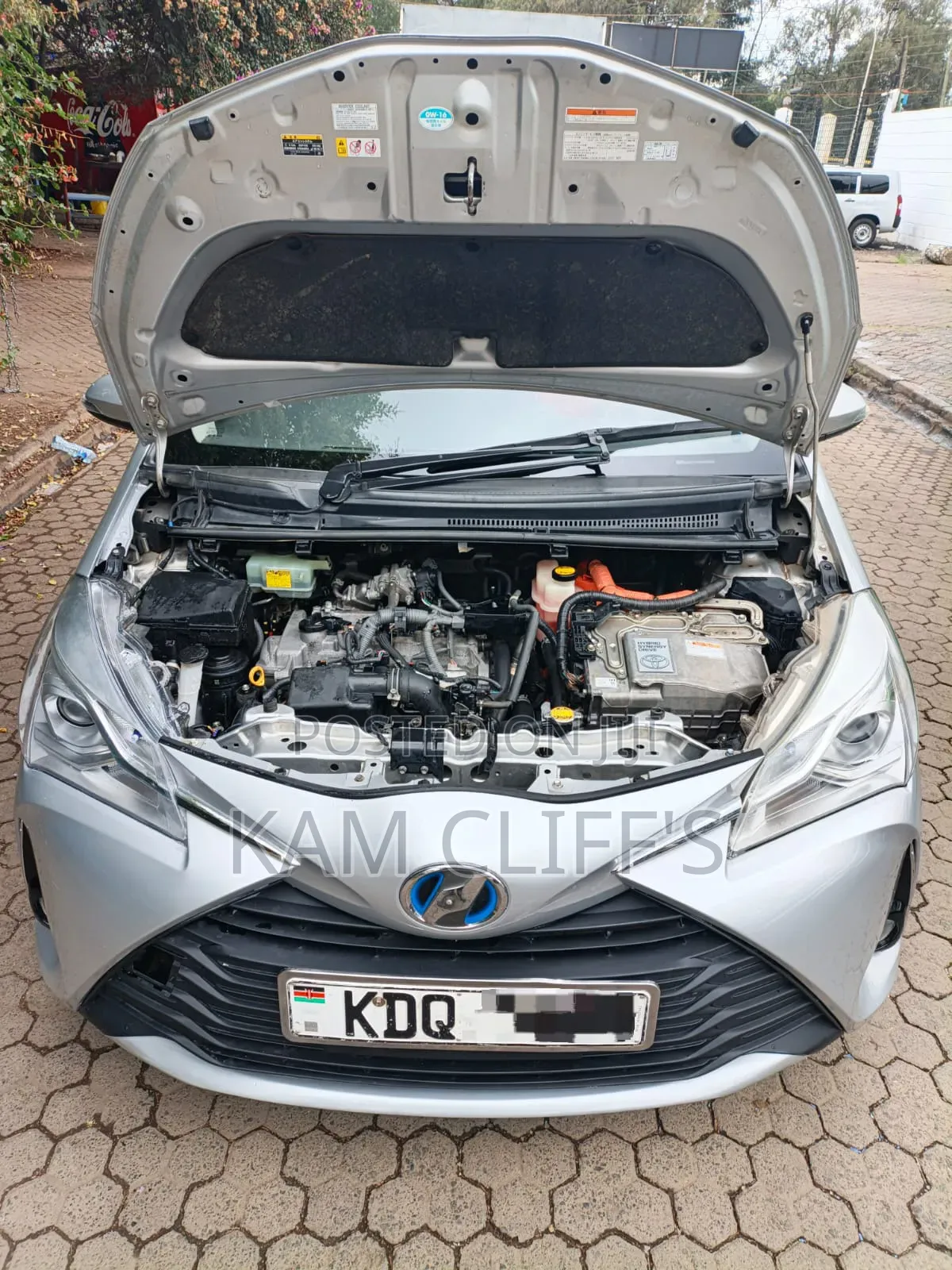 Toyota Vitz 2017 Silver