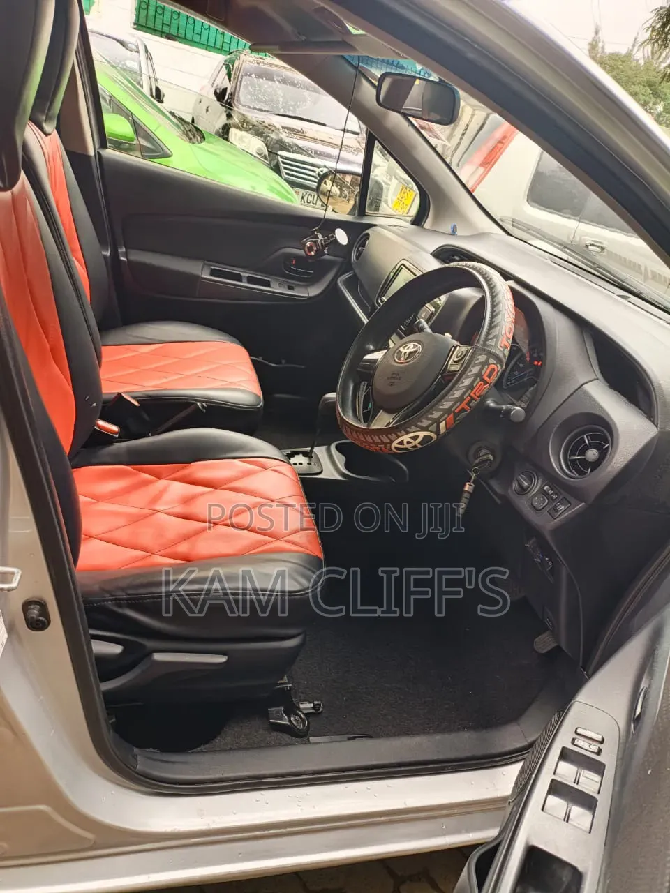 Toyota Vitz 2017 Silver