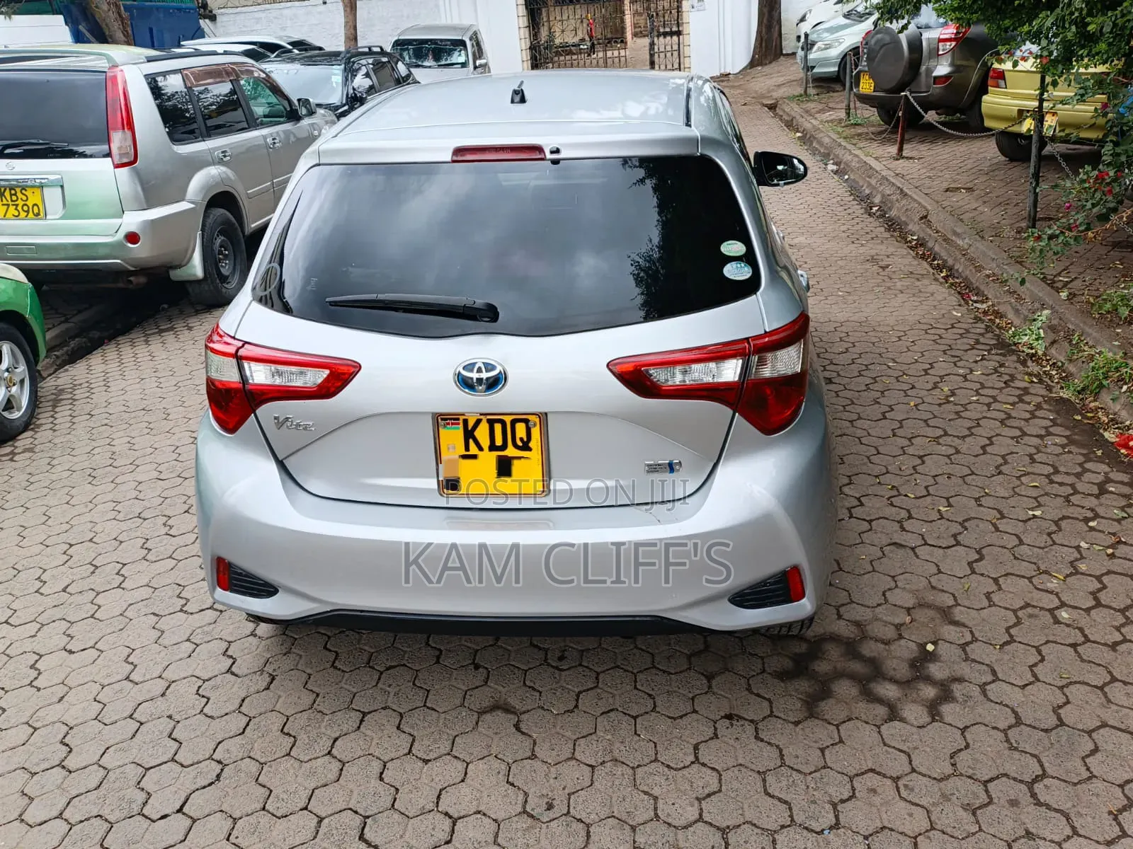 Toyota Vitz 2017 Silver