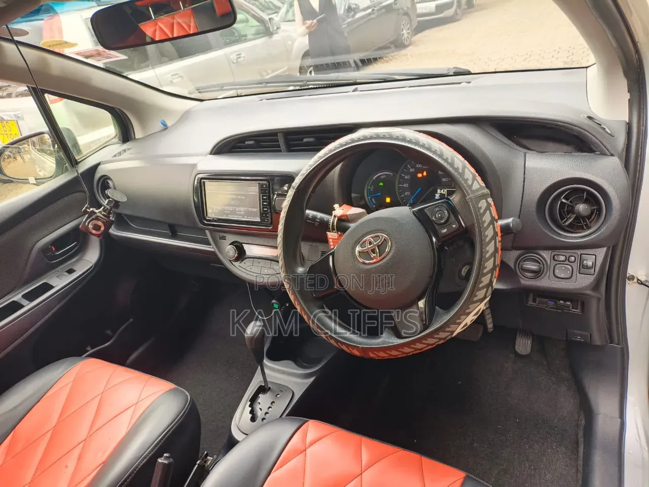 Toyota Vitz 2017 Silver