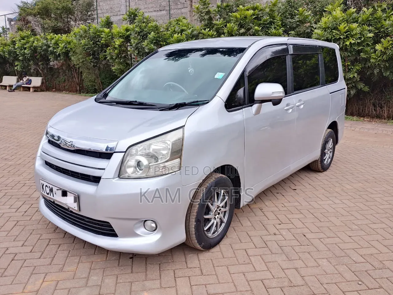 Toyota Noah 2010 Gray