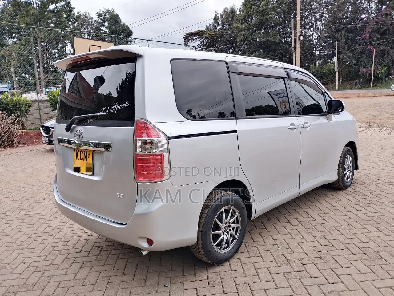 Toyota Noah 2010 Gray