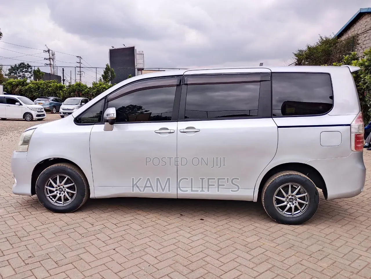 Toyota Noah 2010 Gray