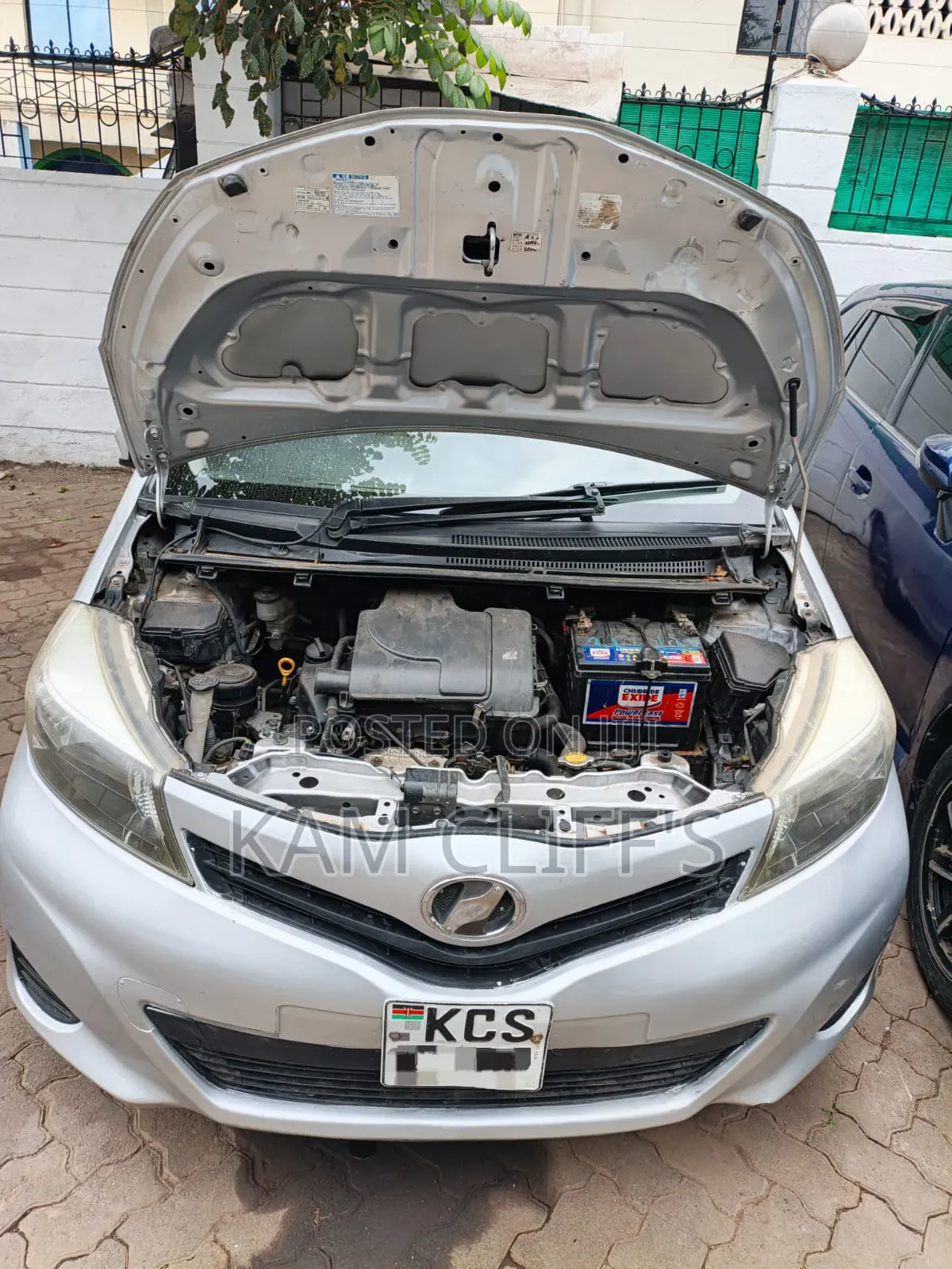 Toyota Vitz 2011 Silver
