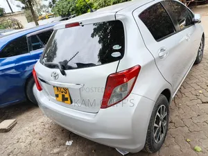 Toyota Vitz 2011 Silver
