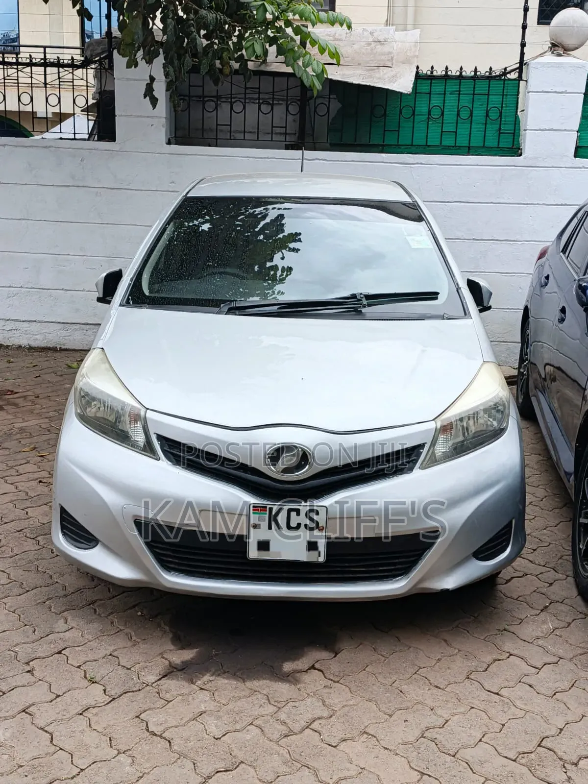 Toyota Vitz 2011 Silver